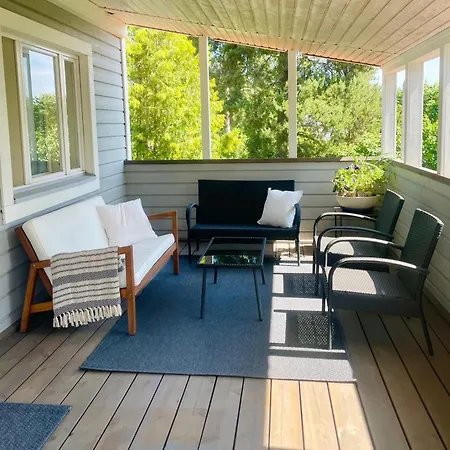 Huone Lintukodossa Konukevi *