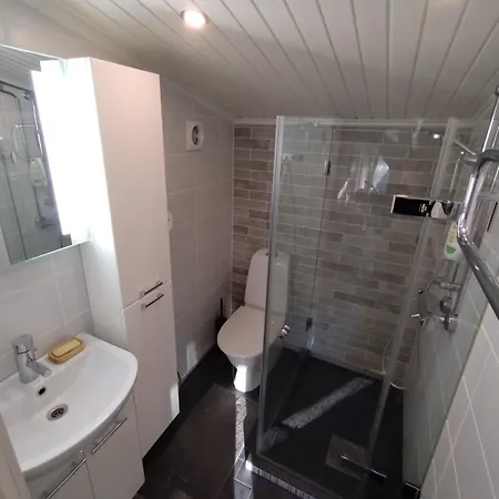 Huone Lintukodossa * Helsinki