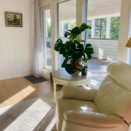 Huone Lintukodossa ゲストハウス ヘルシンキ