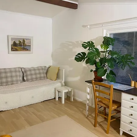 Huone Lintukodossa Guest house Helsinki