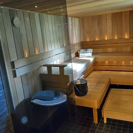 Huone Lintukodossa Guest house *