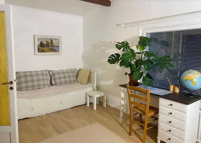 Huone Lintukodossa Guest house Helsinki