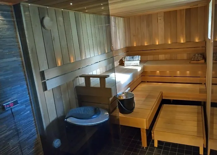 Huone Lintukodossa Guest house *